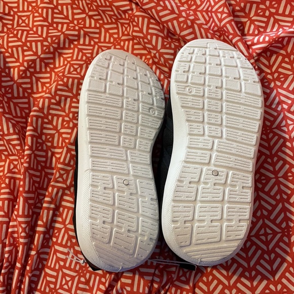 5 FOR 25 or 3 FOR 20 Zone pro athletic shoes - Picture 2 of 4